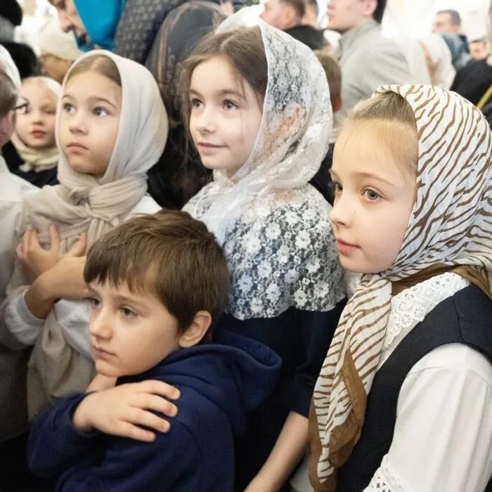 Учащиеся Челябинской православной гимназии причастились на архиерейской Литургии в праздник Архистратига Михаила