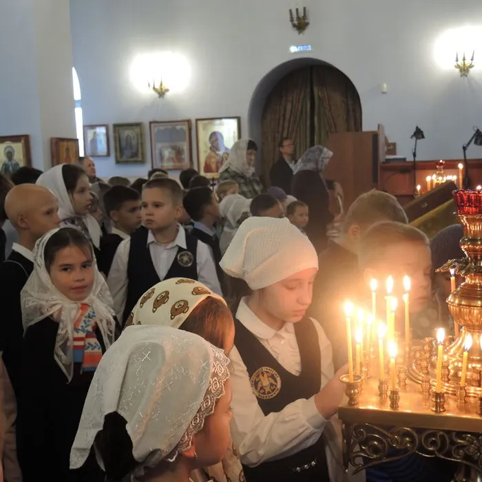 Гимназисты на праздничной литургии