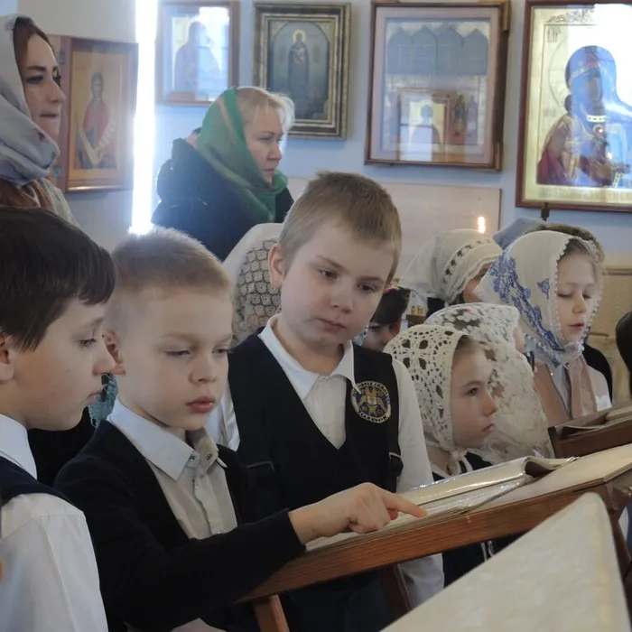 Юные гимназисты на праздничной Литургии