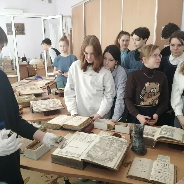 Экскурсия в библиотеку
